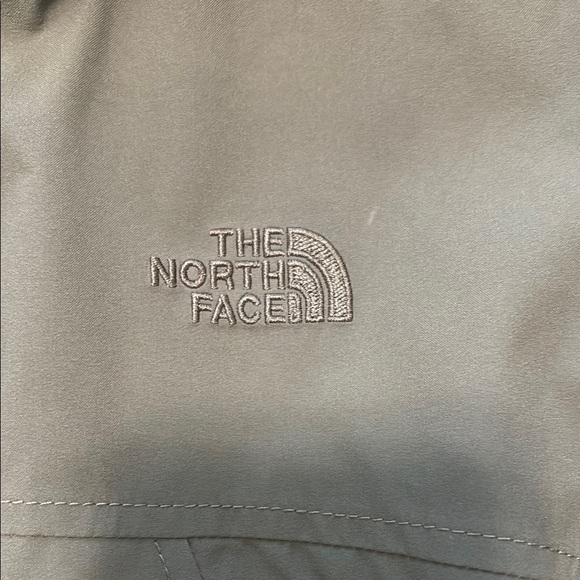 The North Face Green Dry Vent Rain Coat with Sleek Silhouette - Picture 3 of 10